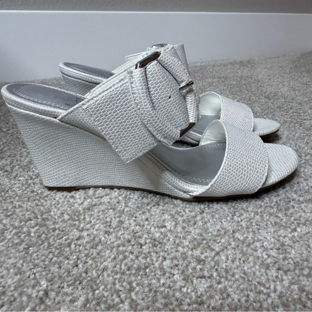 Impo Vernette women’s size 5.5 silver/white strappy sandals